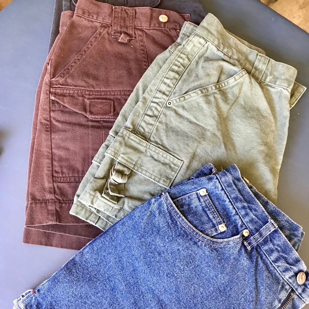 Ladies shorts size green is size 6 others 7/8